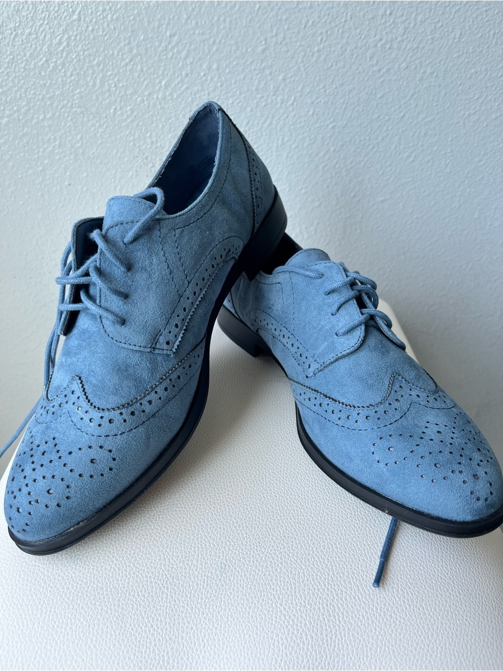 Mia women’s 8.5 Blue faux Suede Wingtip Oxfords